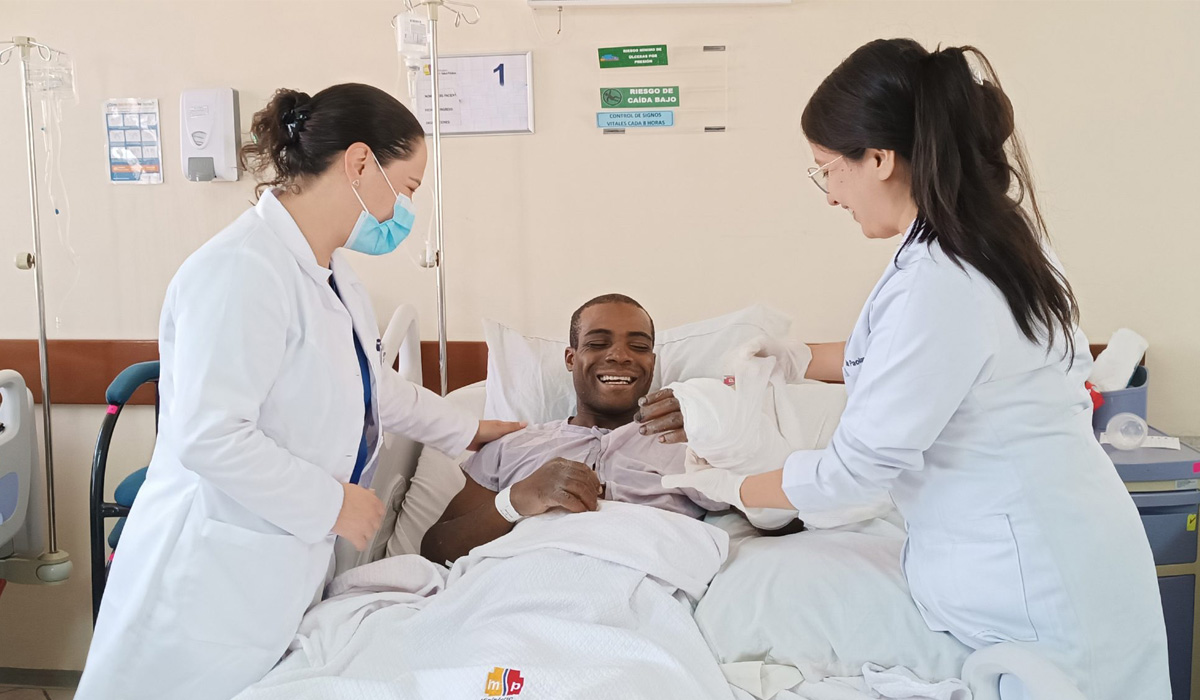 Médicos del Hospital Pablo Arturo Suárez logran exitoso reimplante de mano en un caso de alta complejidad
